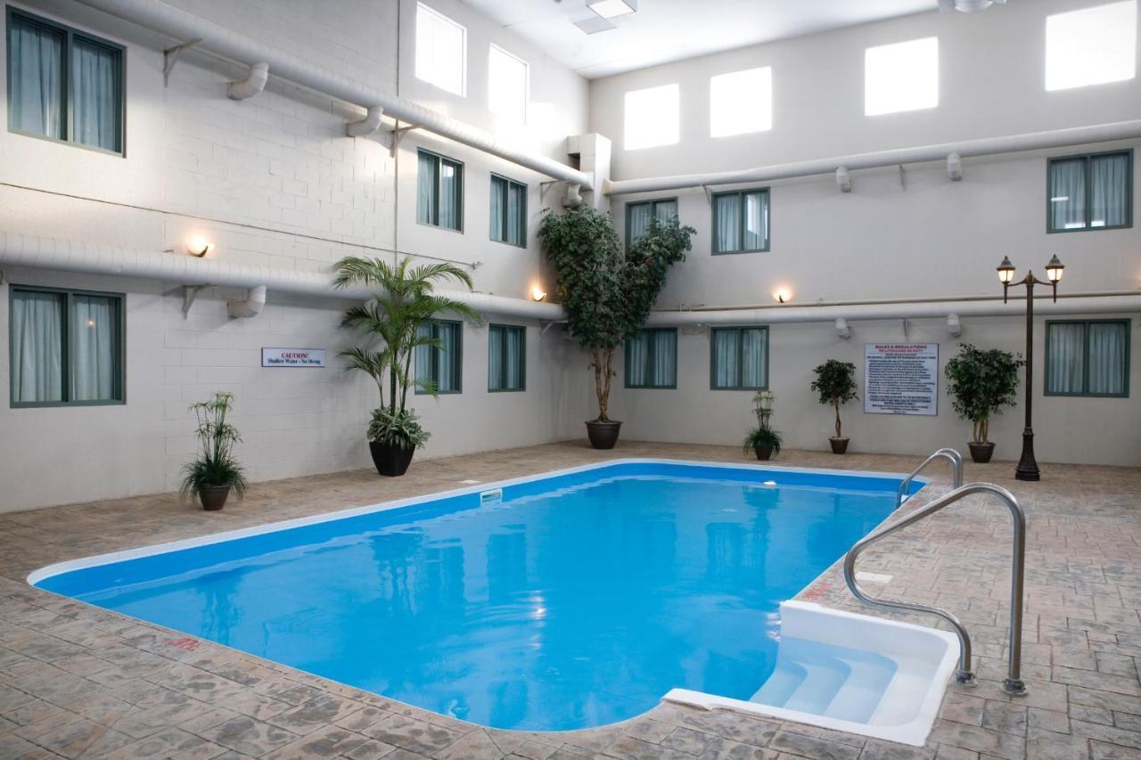 Heritage Inn Hotel & Convention Centre - High River Екстер'єр фото