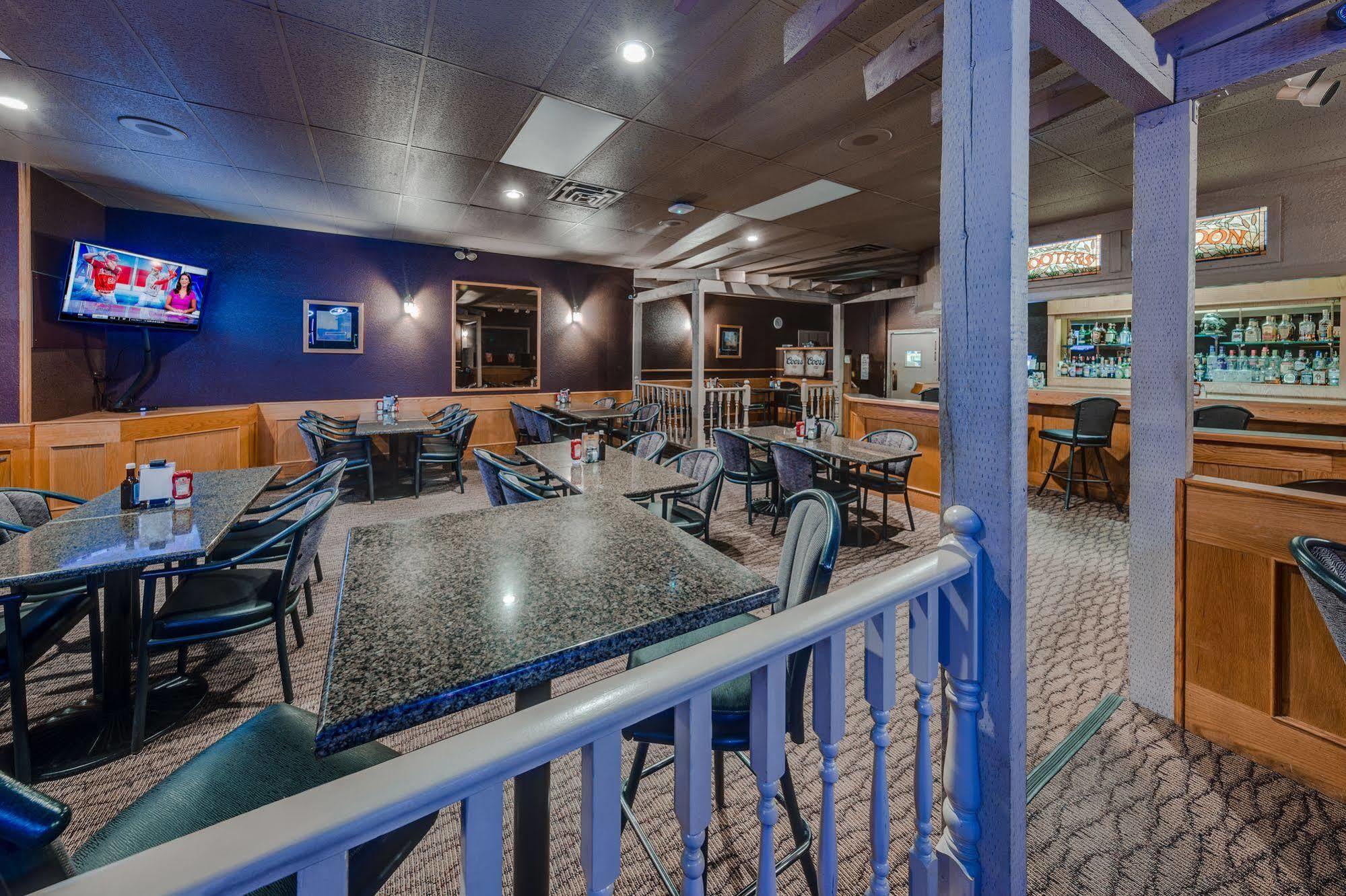 Heritage Inn Hotel & Convention Centre - High River Екстер'єр фото