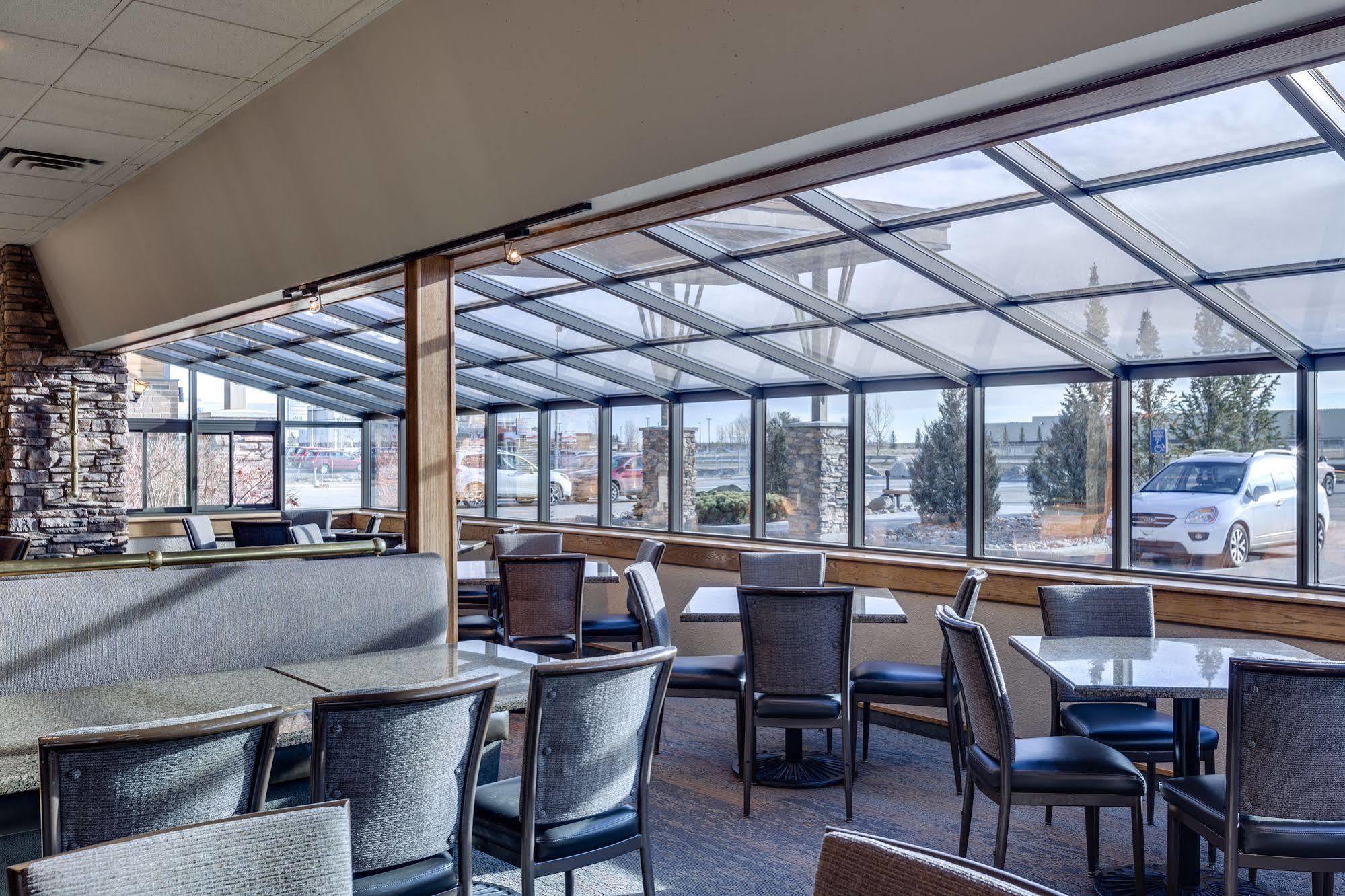Heritage Inn Hotel & Convention Centre - High River Екстер'єр фото