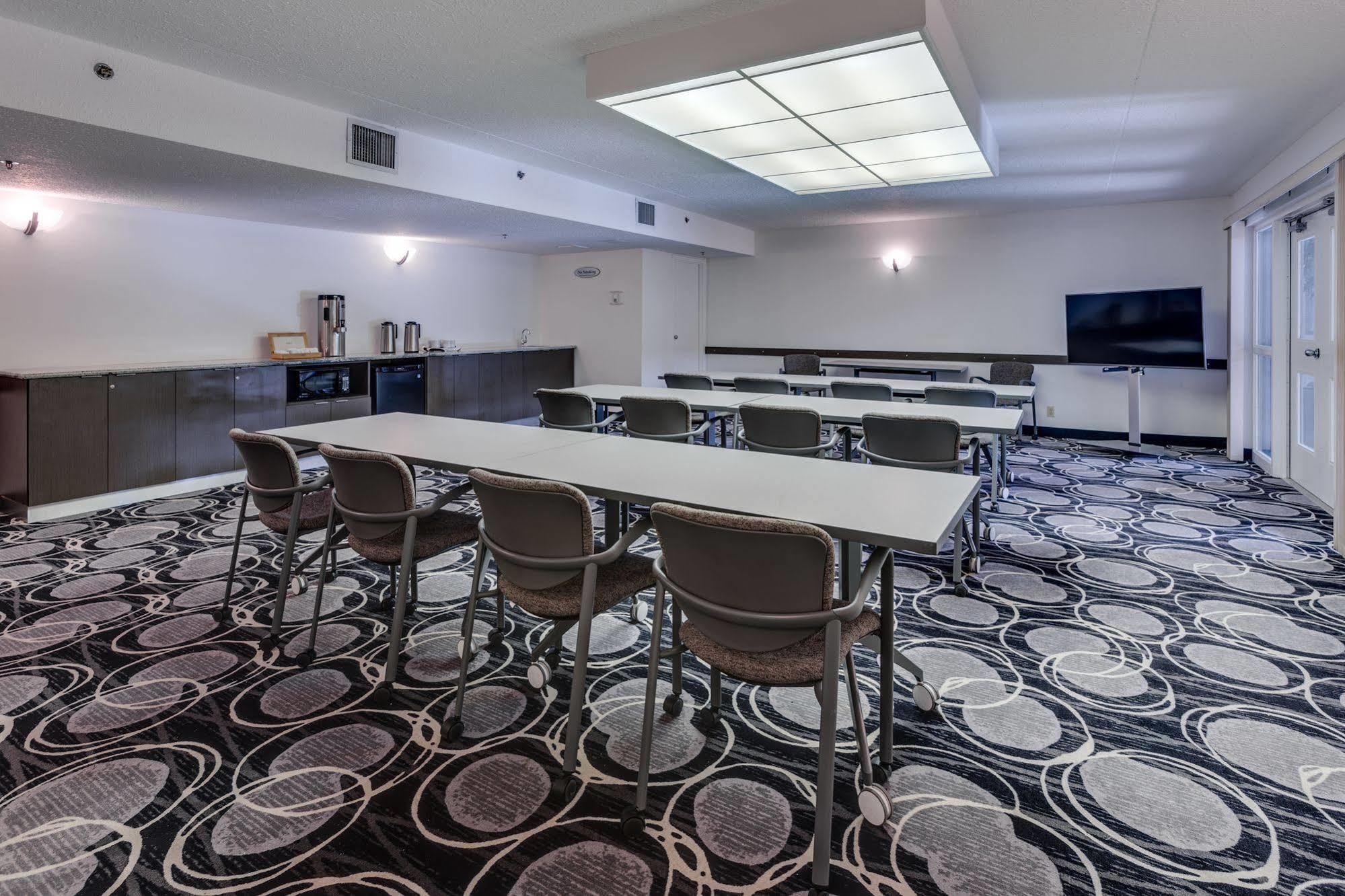Heritage Inn Hotel & Convention Centre - High River Екстер'єр фото